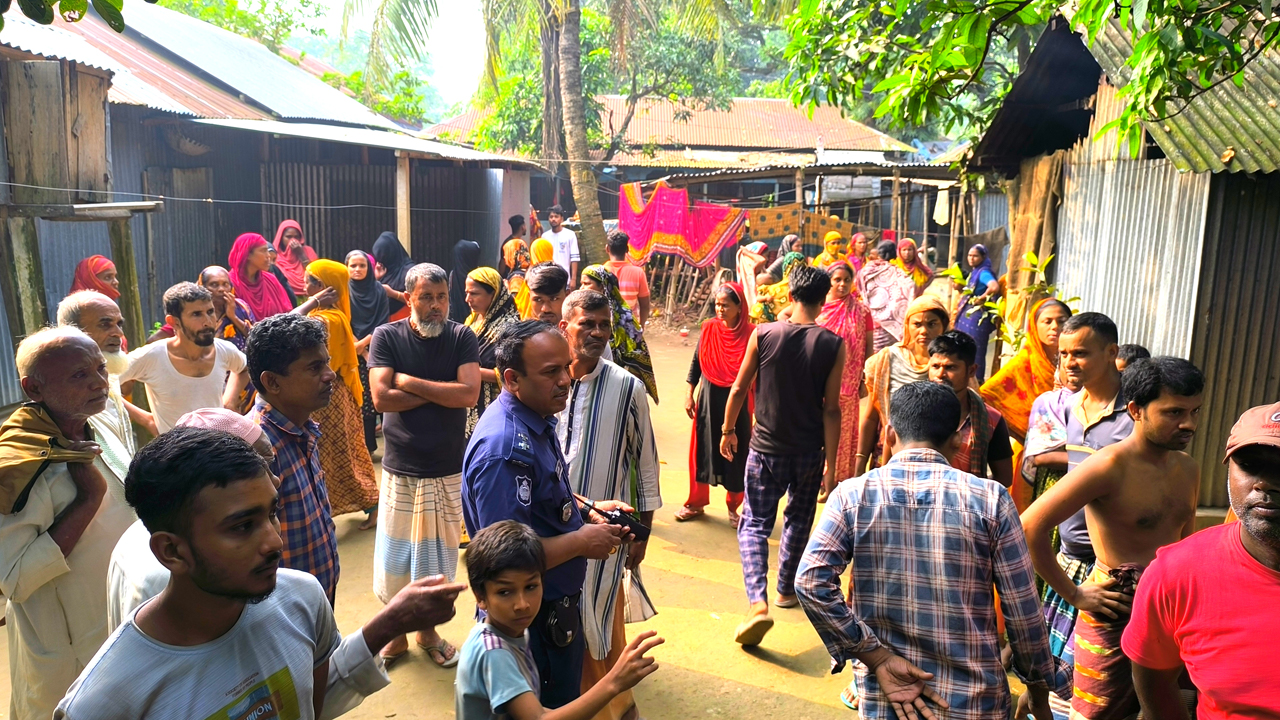 টিউবওয়েলের পানিতে চেতনানাশক মিশিয়ে ৫ বাড়িতে চুরি
