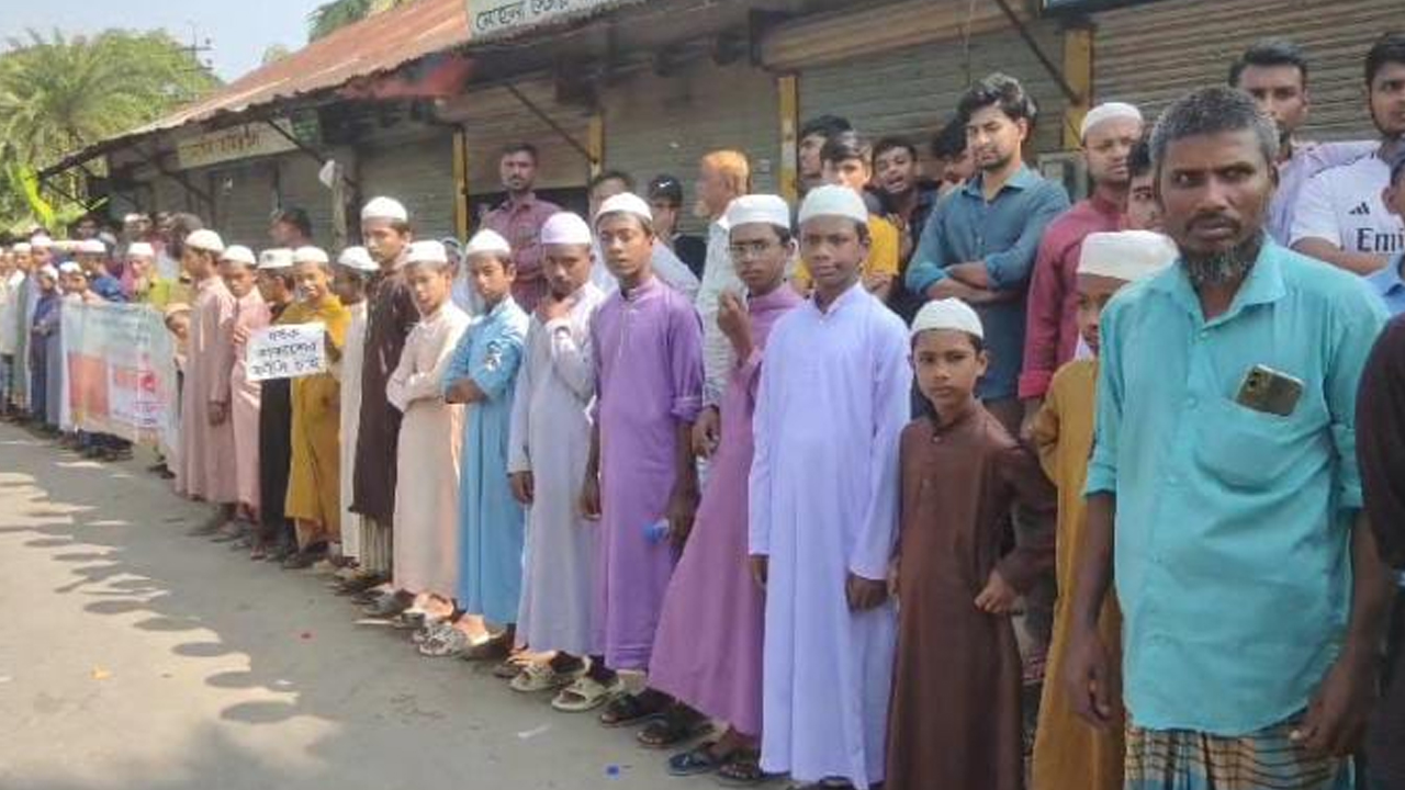 ধর্ষণে ব্যর্থ হয়ে চাচীকে হত্যা, ছাত্রলীগ নেতার ফাঁসির দাবিতে মানববন্ধন