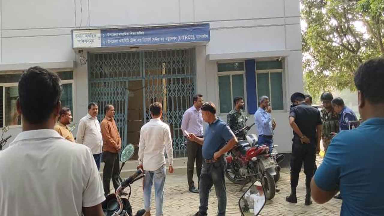 গাংনী উপজেলা মাধ্যমিক শিক্ষা অফিসার লাঞ্ছিত