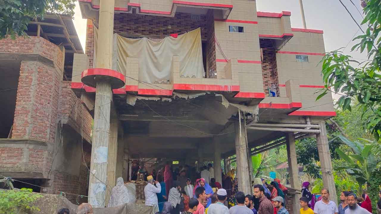 দিনের বেলায় হাত-পা বেঁধে বৃদ্ধাকে হত্যা করে টাকা ও স্বর্ণালংকার লুট