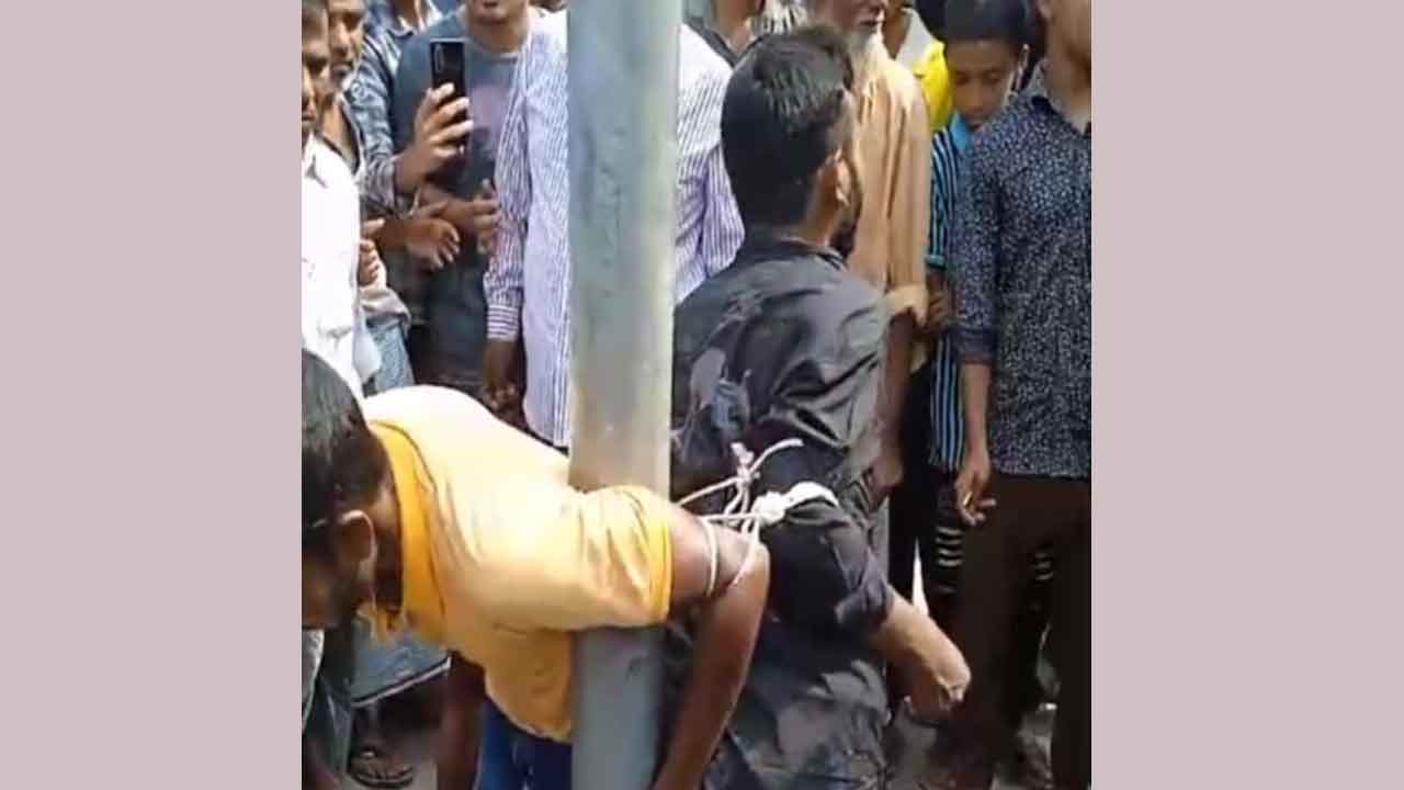 চুরির অভিযোগে দুই যুবককে খুঁটিতে বেঁধে রাখার ভিডিও ভাইরাল