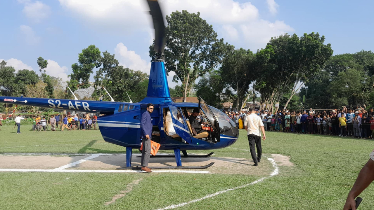 গাইবান্ধায় হেলিকপ্টারে চড়ে বর এলেন নববধূকে নিতে