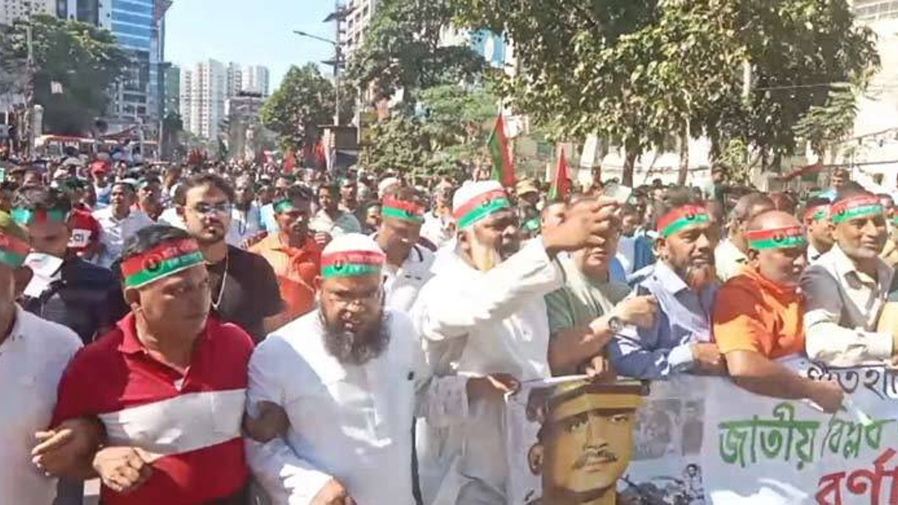 নয়াপল্টনে বিএনপি নেতাকর্মীদের ঢল