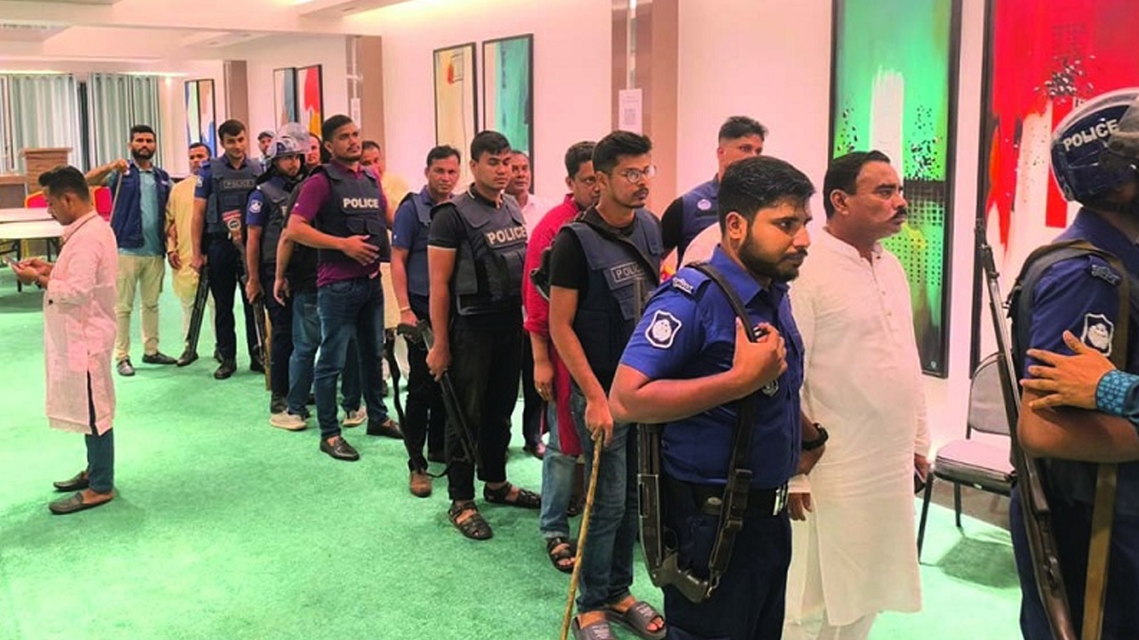 আবাসিক হোটেলে গোপন বৈঠক, ১৯ ইউপি সদস্য আটক