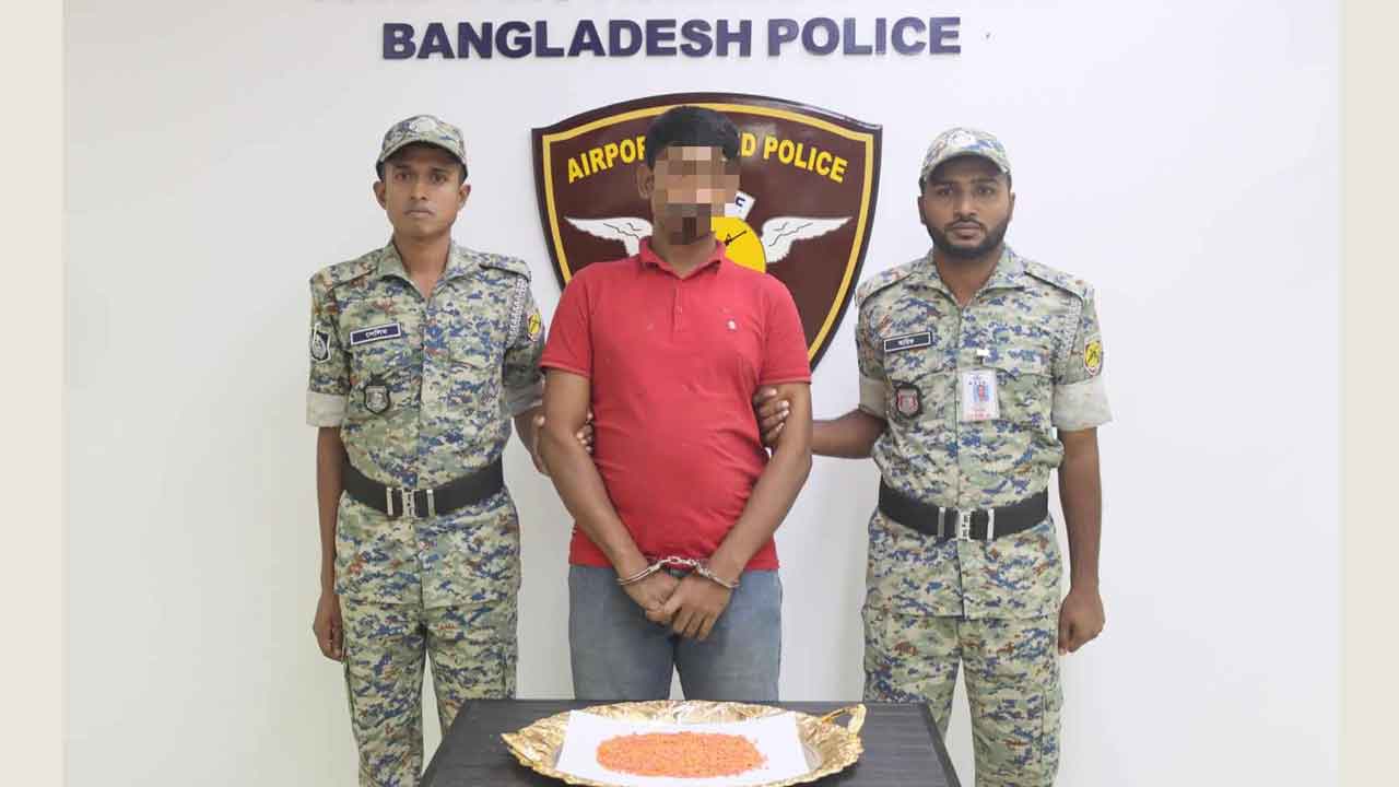 শাহজালালে যাত্রীর পেট থেকে বের হলো ৩০৮০ পিস ইয়াবা