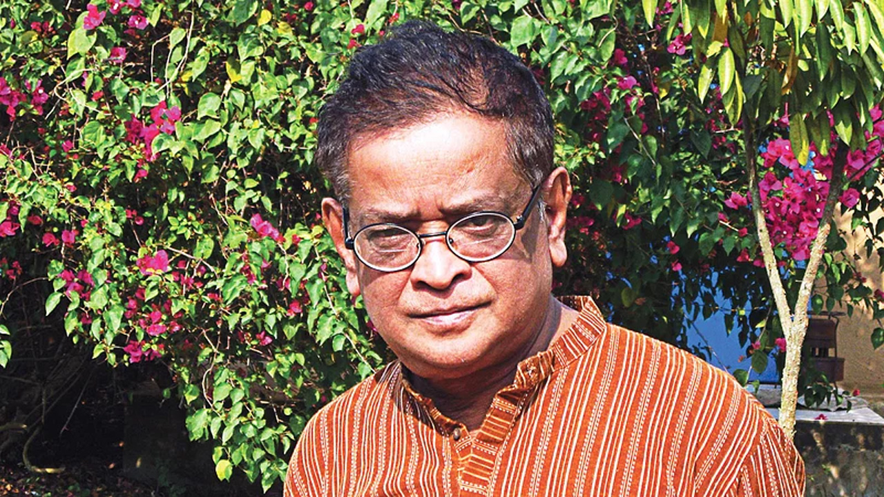 কথার জাদুকর হ&zwj;ুমায়ূন আহমেদের জন্মদিন আজ