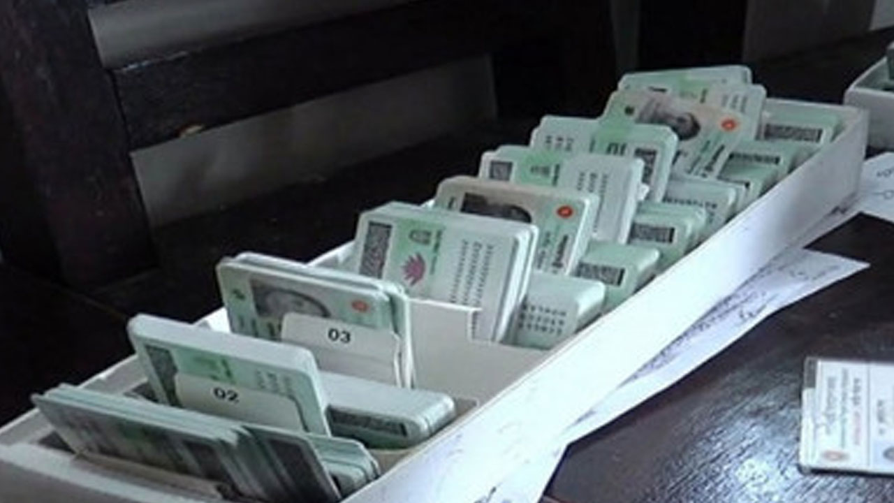 মাঠ কর্মকর্তাদের দ্রুত স্মার্টকার্ড বিতরণ শেষ করার নির্দেশ