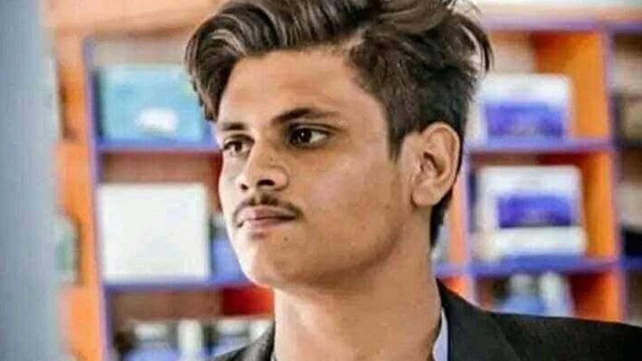 শহিদি মিছিলে যুক্ত হলেন আরও এক শিক্ষার্থী