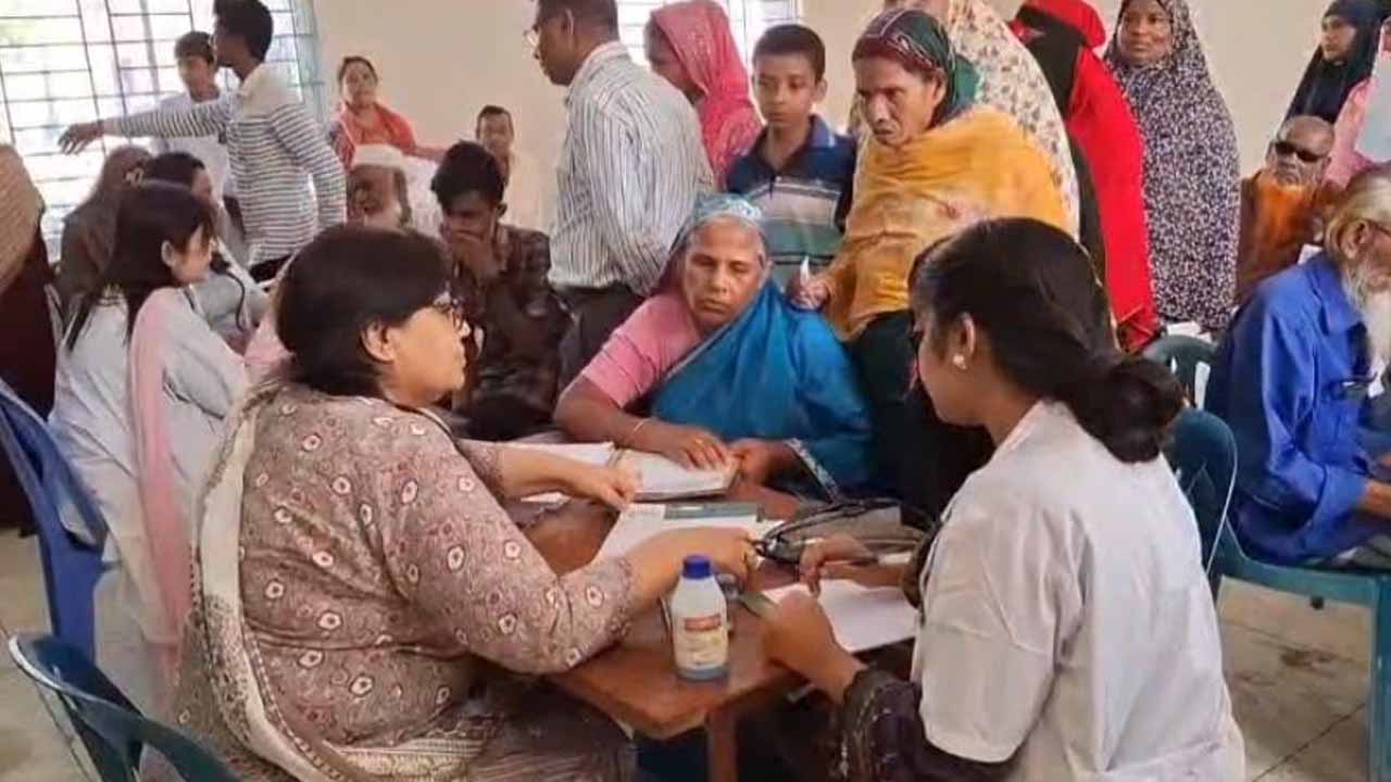 মুন্সীগঞ্জে বদরুদ্দোজা চৌধুরীর স্মরণে ফ্রি মেডিকেল ক্যাম্প