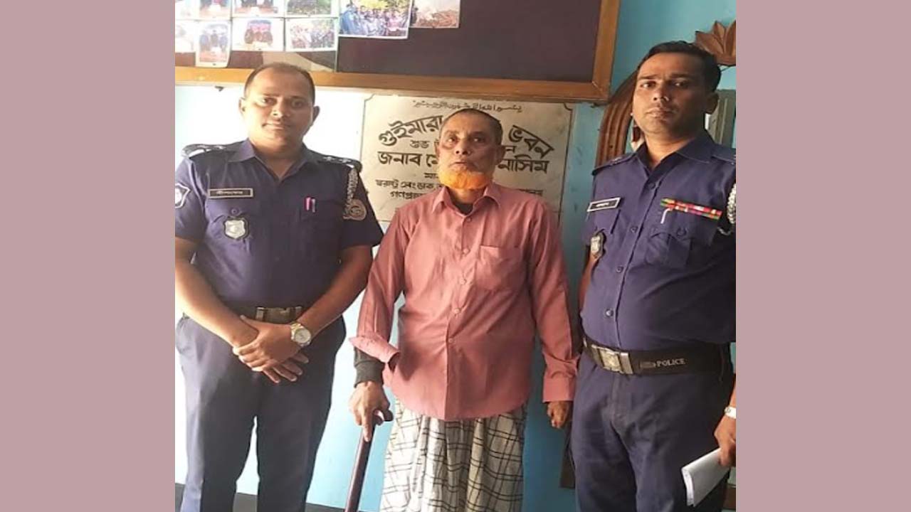 গ্রেপ্তার মৃত্যুদণ্ডপ্রাপ্ত পলাতক আসামি মিরাজুল হক ওরফে আব্দুল হক। ছবি : দেশটিভি