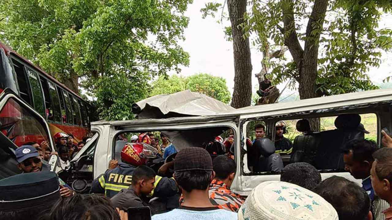 অক্টোবরে ৪০৫ সড়ক দুর্ঘটনায় নিহত ৩৭৭