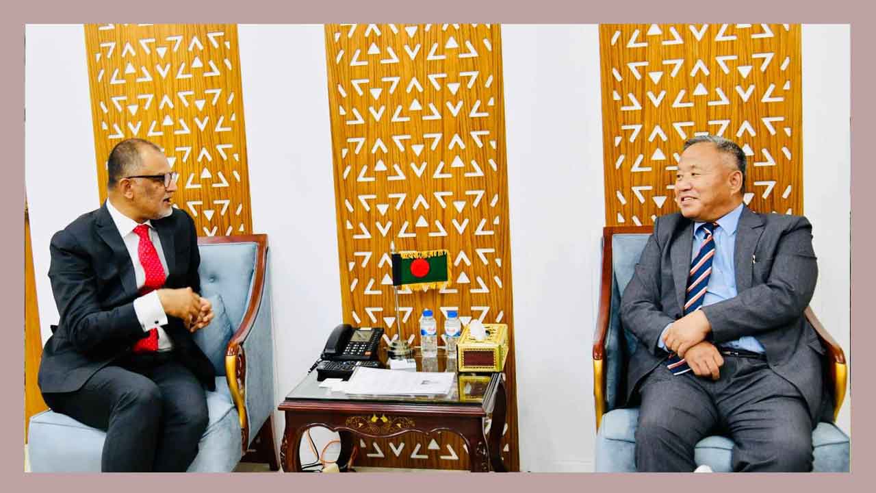 বাণিজ্য উপদেষ্টা শেখ বশিরউদ্দীনের সঙ্গে দক্ষিণ কোরিয়ার রাষ্ট্রদূত পার্ক ইয়ং সিকের বৈঠক
