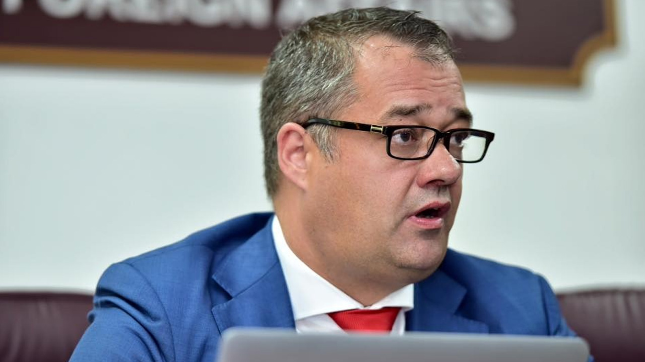 চিফ প্রসিকিউটরের বিশেষ পরামর্শক হলেন টবি ক্যাডম্যান