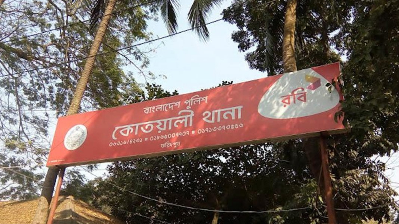 আসামি ধরতে গিয়ে মারধরের শিকার দুই পুলিশ কর্মকর্তা