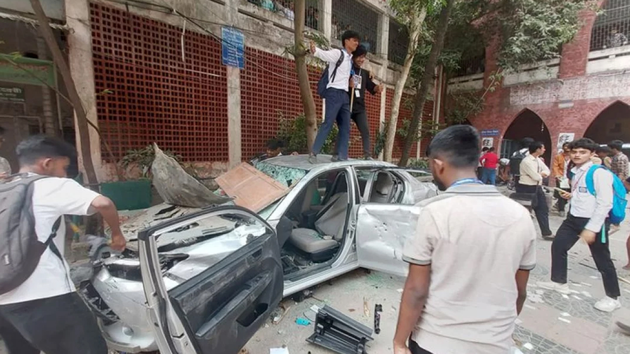 সোহরাওয়ার্দী-নজরুল কলেজে ভাঙচুর, পরীক্ষা স্থগিত