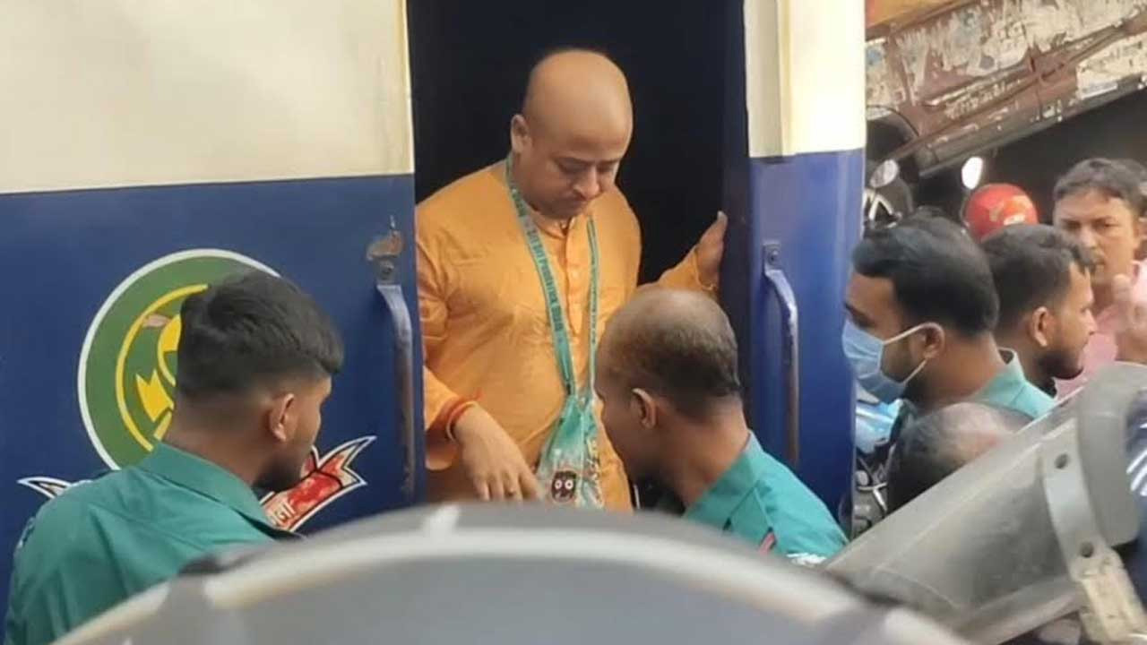 ইসকন নেতা চিন্ময় কৃষ্ণের জামিন নামঞ্জুর, কারাগারে প্রেরণ