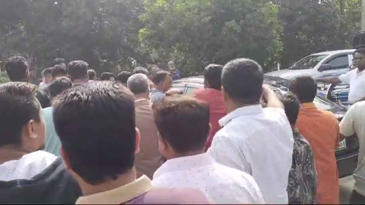 শ্রীনগরে ৪ ইউপি চেয়ারম্যানের অপসারণের দাবিতে বিএনপির বিক্ষোভ