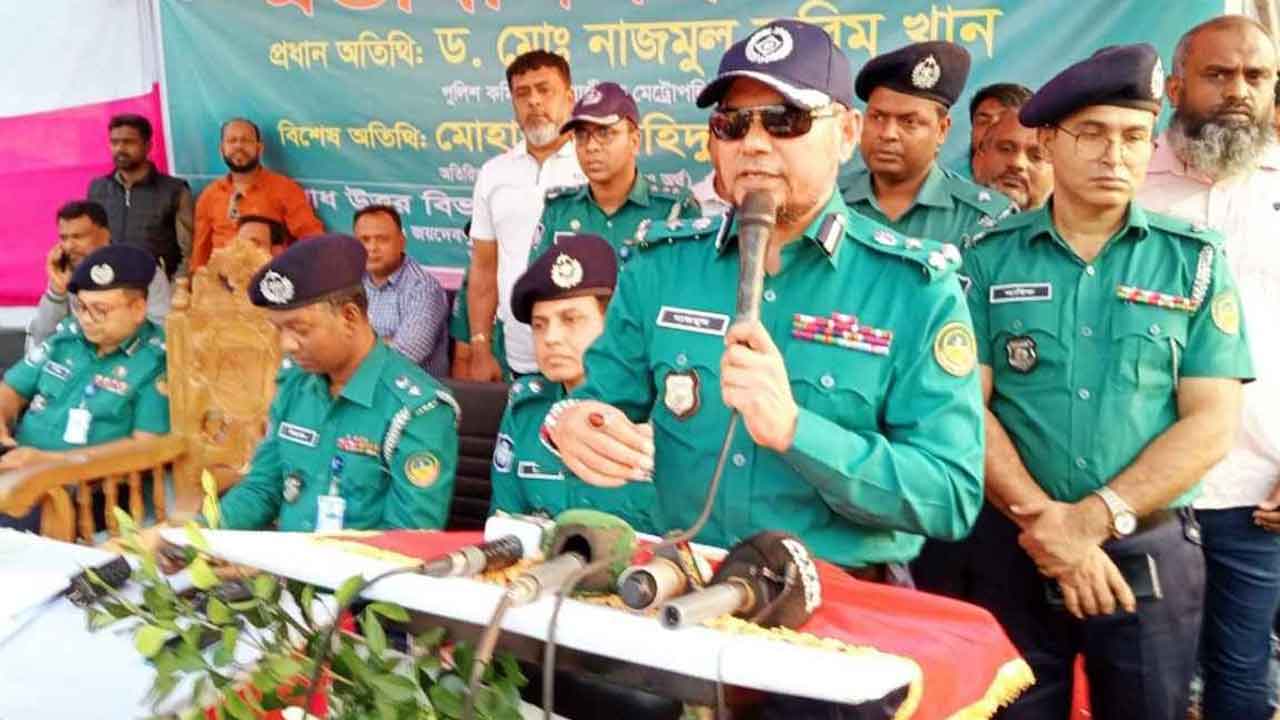 &lsquo;ঘুষ নিলে পুলিশের চাকরি থাকবে না&rsquo;