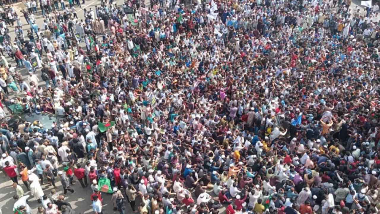 আইনজীবী হত্যার প্রতিবাদে জানাজা শেষে বিক্ষোভ