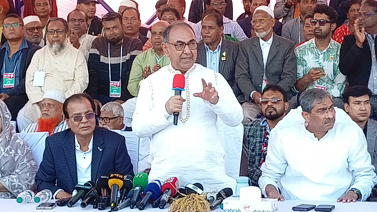 &lsquo;ভেতরের শকুন মাথাচাড়া দিচ্ছে, বাইরেরগুলো ওত পেতে আছে&rsquo;