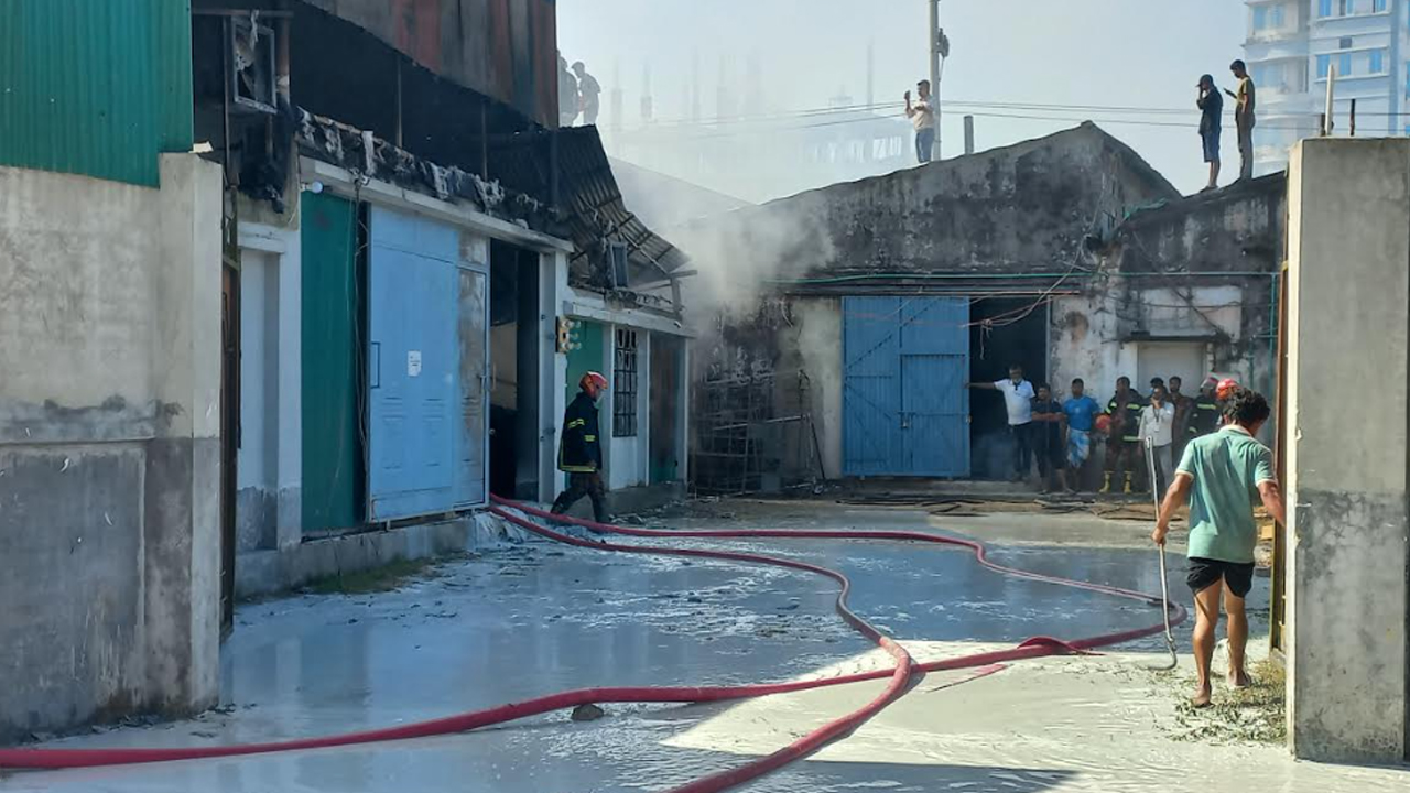 ময়মনসিংহে বিসিক শিল্প নগরীতে ভয়াবহ আগুন