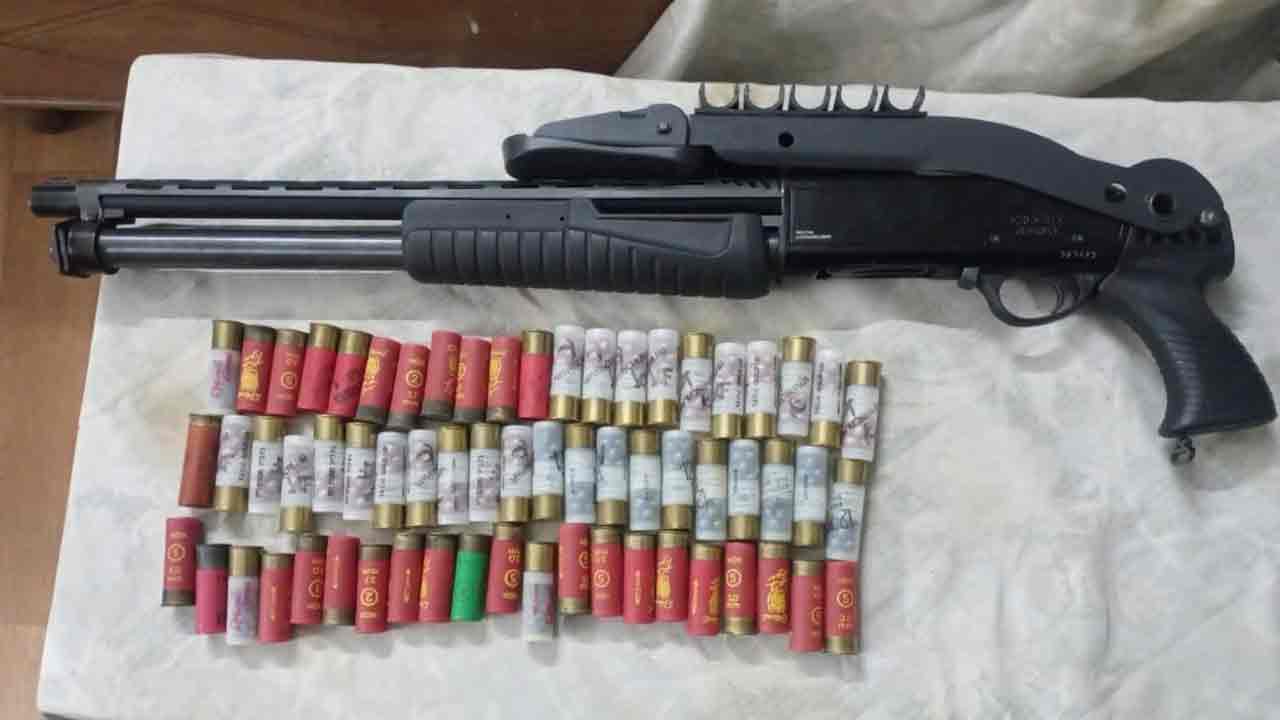 মোহাম্মদপুর থেকে শটগান ও ৬৩ রাউন্ড কার্তুজ উদ্ধার