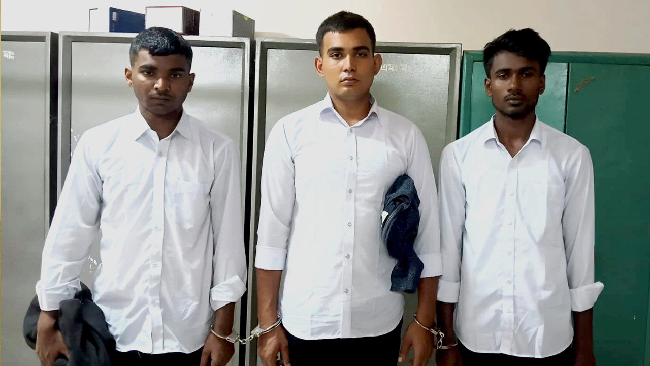 পুলিশ নিয়োগ পরীক্ষায় প্রক্সি দিতে গিয়ে গ্রেপ্তার তিন