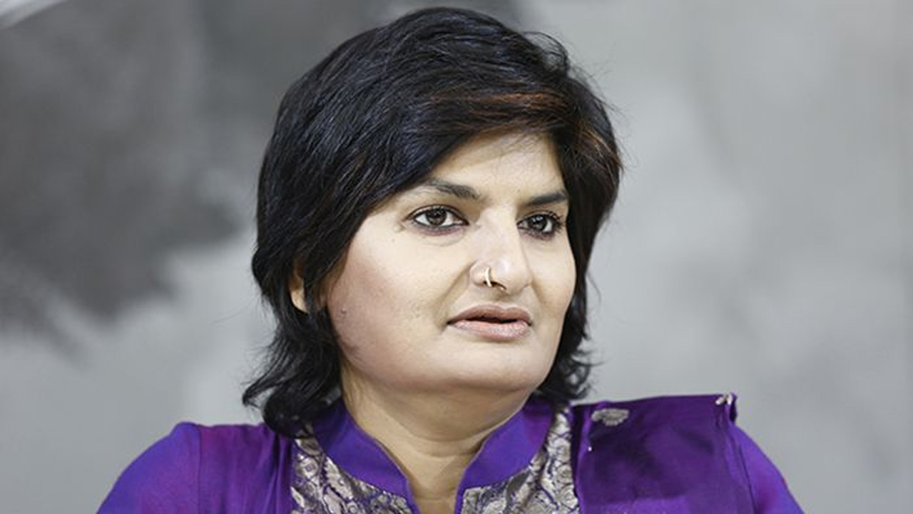 যে কারণে মুন্নী সাহাকে ছেড়ে দিলো ডিবি