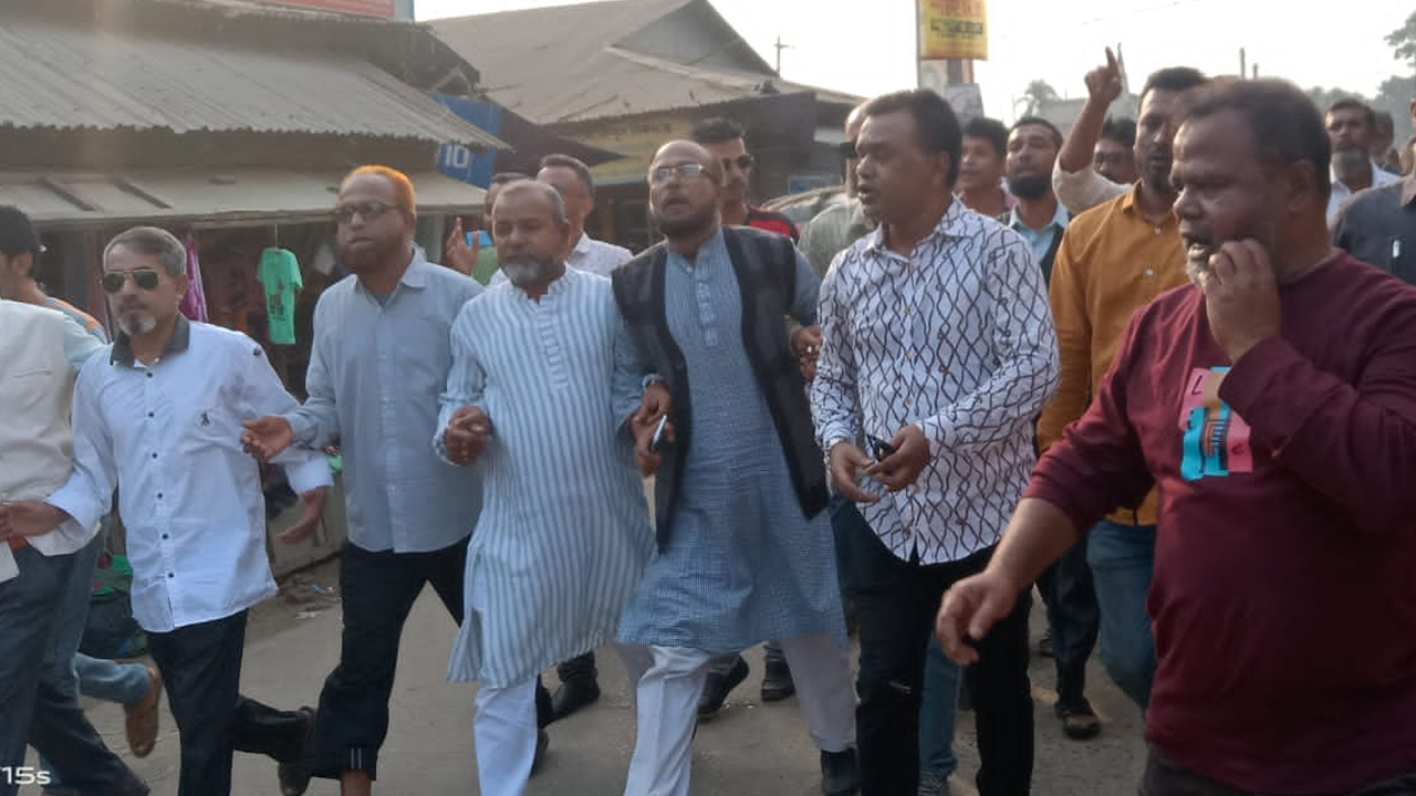 বাবরের খালাসের সংবাদে মদনে আনন্দ মিছিল