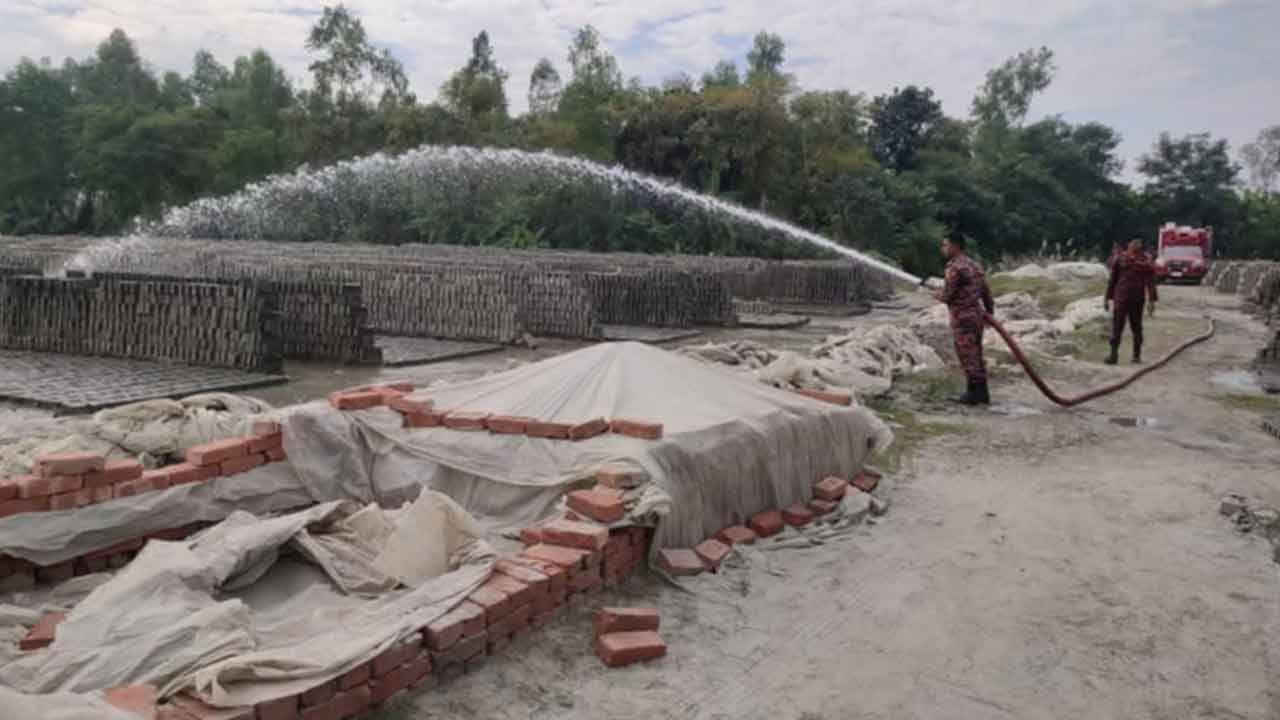 লাইসেন্স হালনাগাদ না থাকায় ইটভাটাকে ২ লাখ টাকা জরিমানা