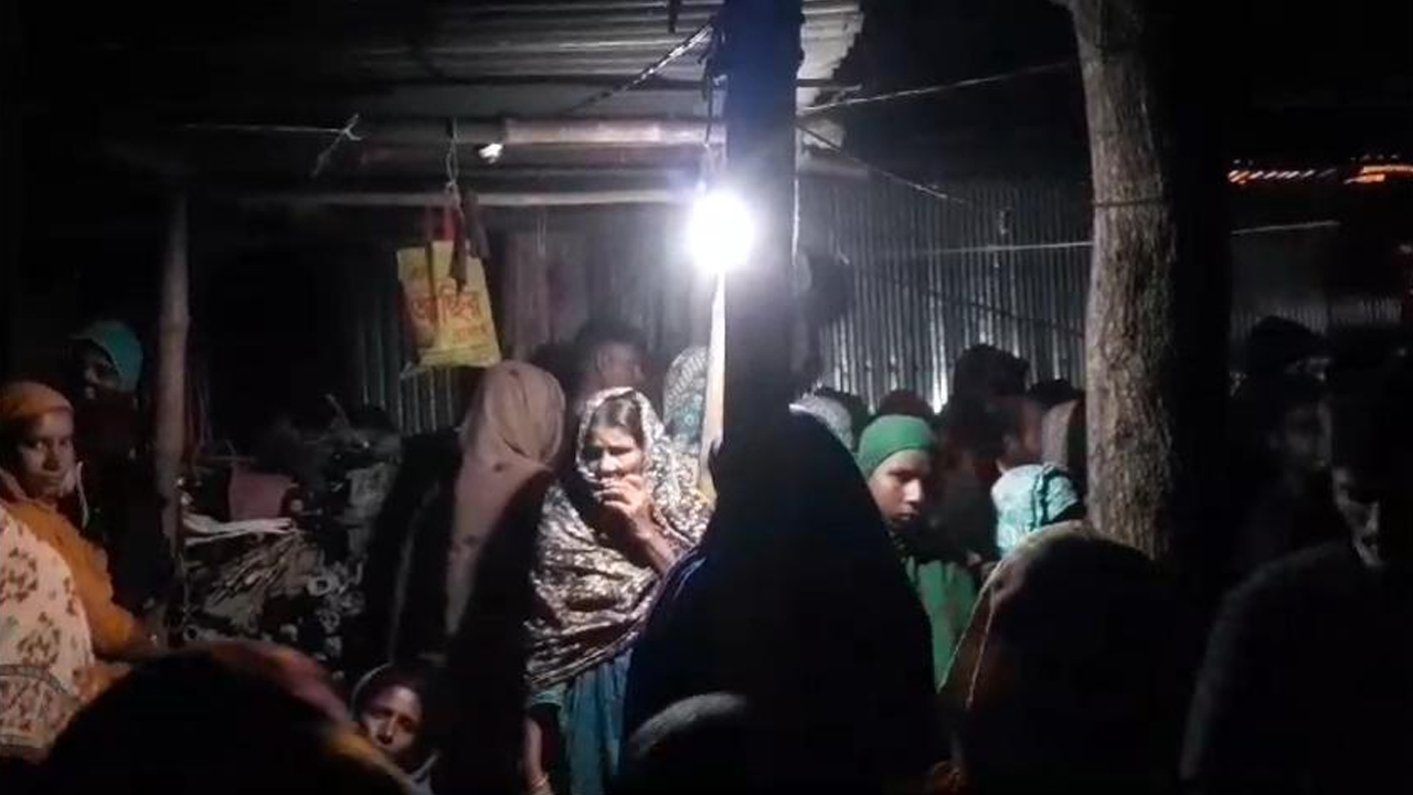 নাটোরে খাটে বেঁধে রাখা গৃহবধূর লাশ উদ্ধার, স্বামী পলাতক