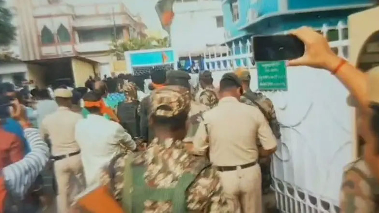 বাংলাদেশ দূতাবাসে হামলার ঘটনায় ৩ পুলিশ কর্মকর্তা বরখাস্ত, আটক ৭