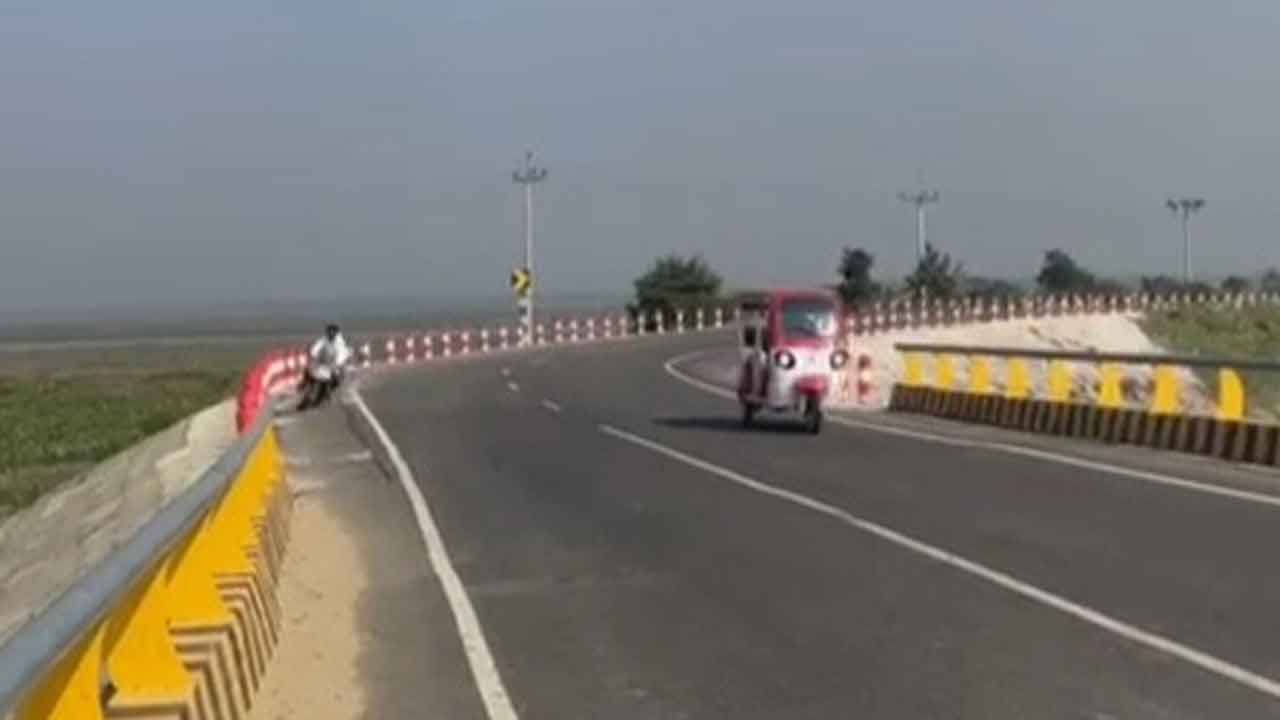 টিকটক করতে গিয়ে প্রাণ গেল কলেজ ছাত্রের