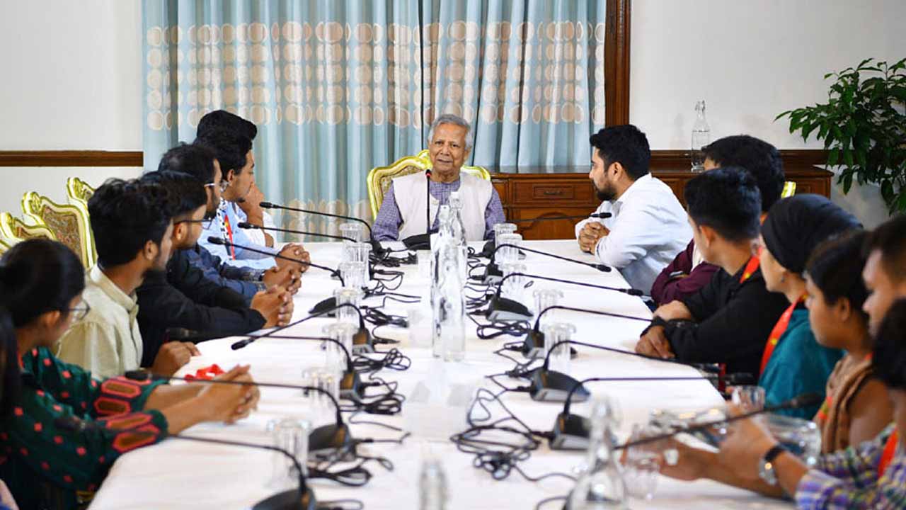 এক বিজয় অর্জন করেছো, আরেক বিজয় আসবে: শিক্ষার্থীদের প্রধান উপদেষ্টা