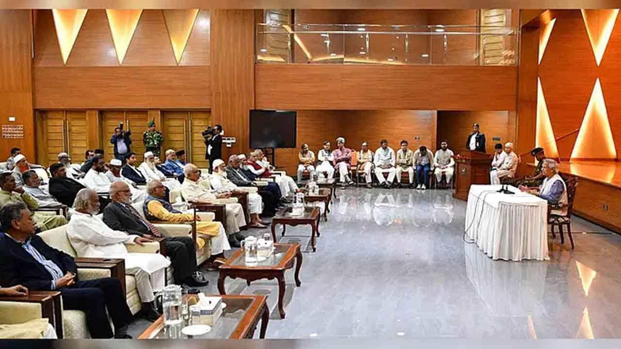 প্রধান উপদেষ্টার সঙ্গে রাজনৈতিক নেতাদের বৈঠক