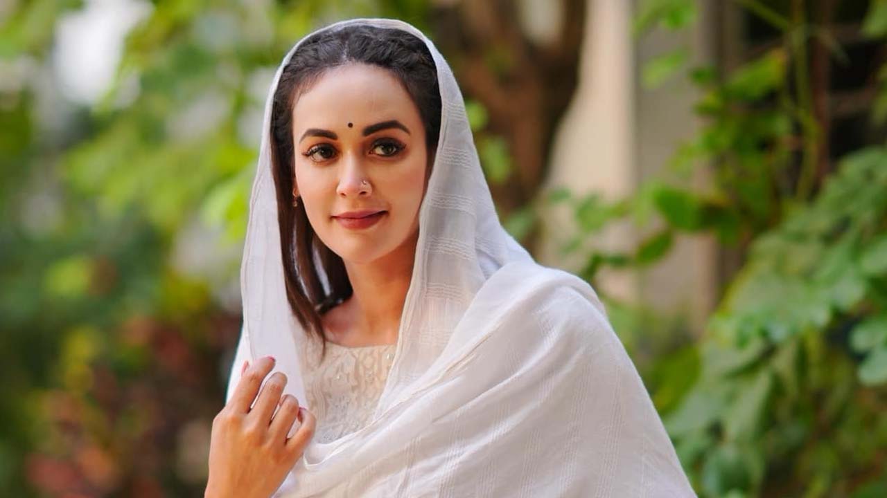 প্রেম-ভালোবাসায় কেন অনীহা অহনার?