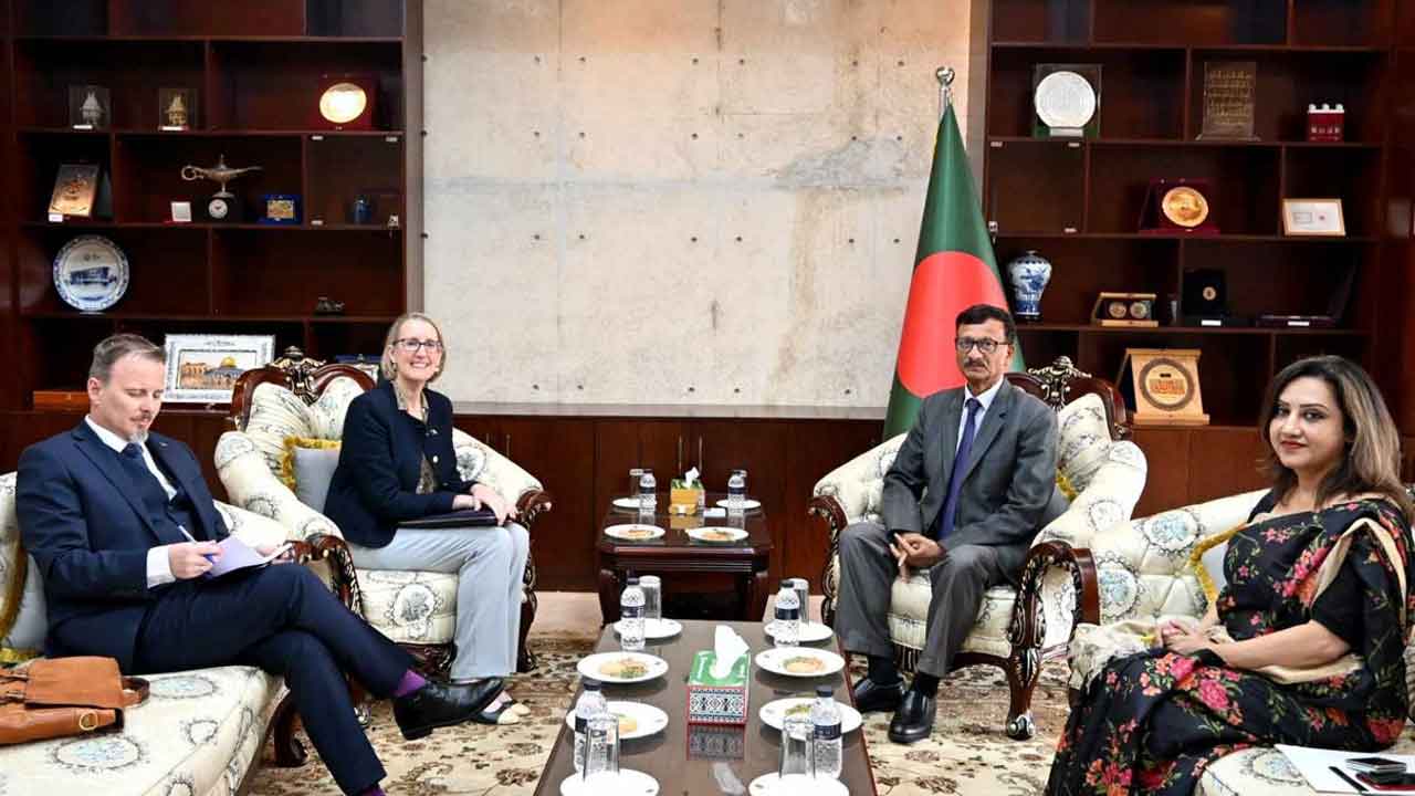 ব্রিটিশ হাইকমিশনারকে ডেকে সরকারের অসন্তোষের কথা জানালেন পররাষ্ট্র উপদেষ্টা