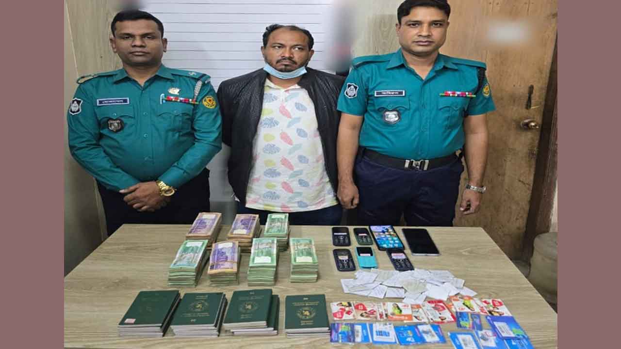 বিদেশে কর্মী পাঠানোর নামে প্রতারণা, ৪২ লাখ টাকা উদ্ধারসহ গ্রেপ্তার ১