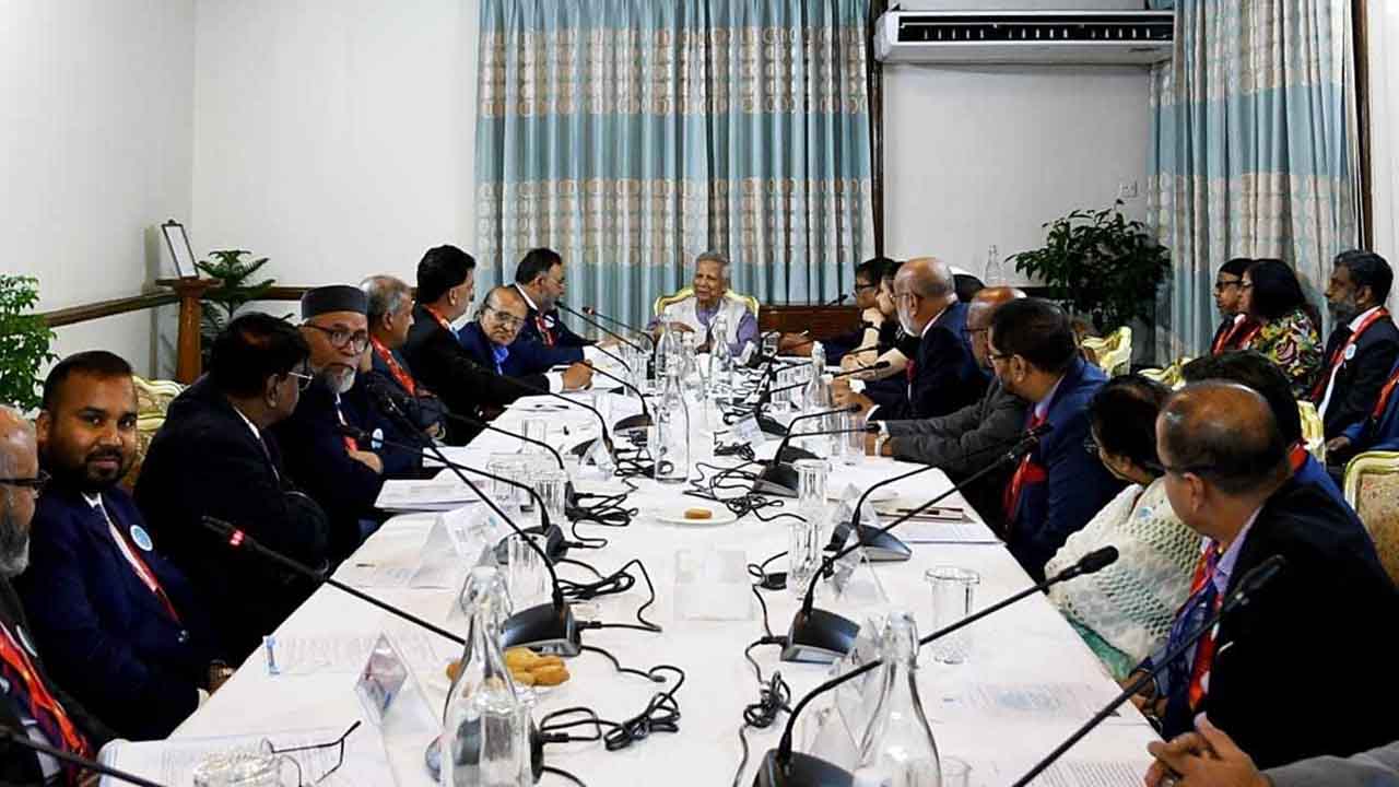 ড. ইউনূসের সঙ্গে গ্লোবাল বাংলাদেশিজের প্রতিনিধি দলের সাক্ষাৎ