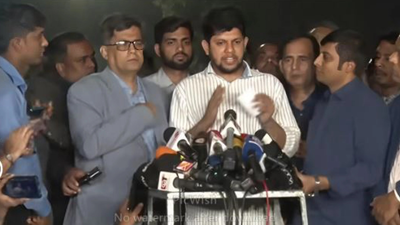 শেখ হাসিনা সরকারের গণহত্যার স্বীকৃতি ভারতকে দিতে হবে: মাহফুজ