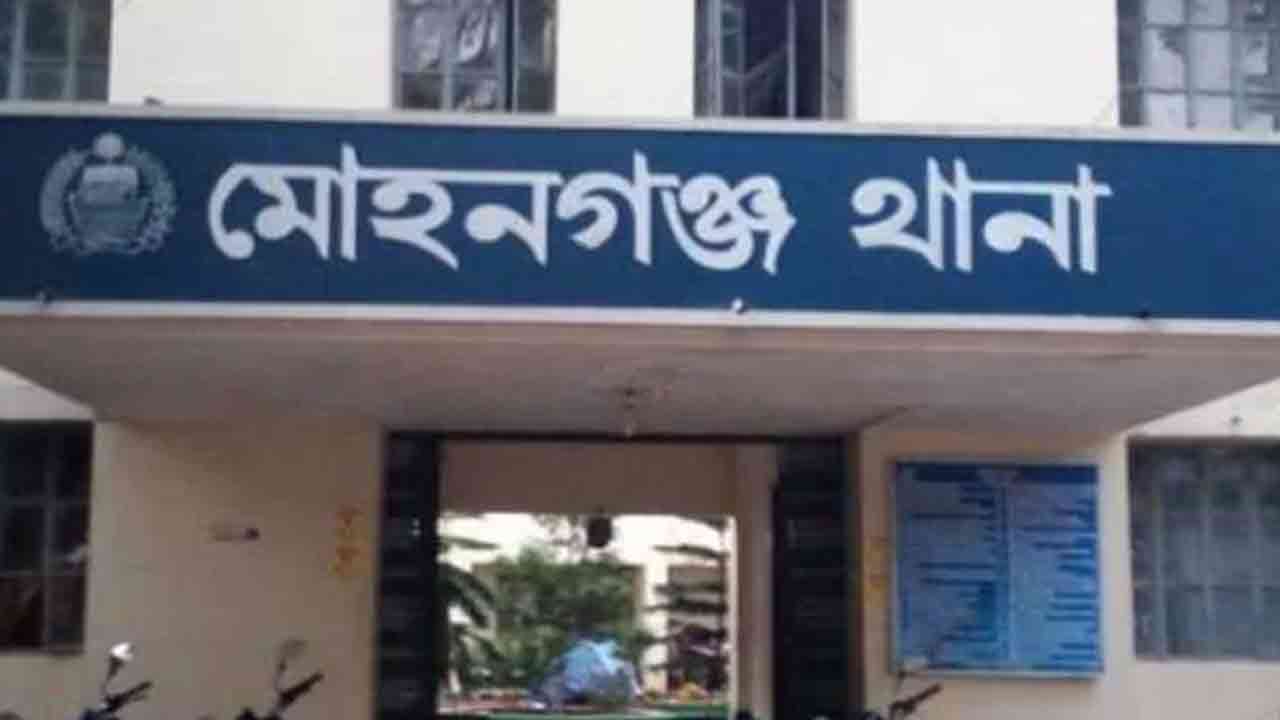 মোহনগঞ্জে ছিনতাইকারীর ছুরিকাঘাতে কলেজছাত্র জখম