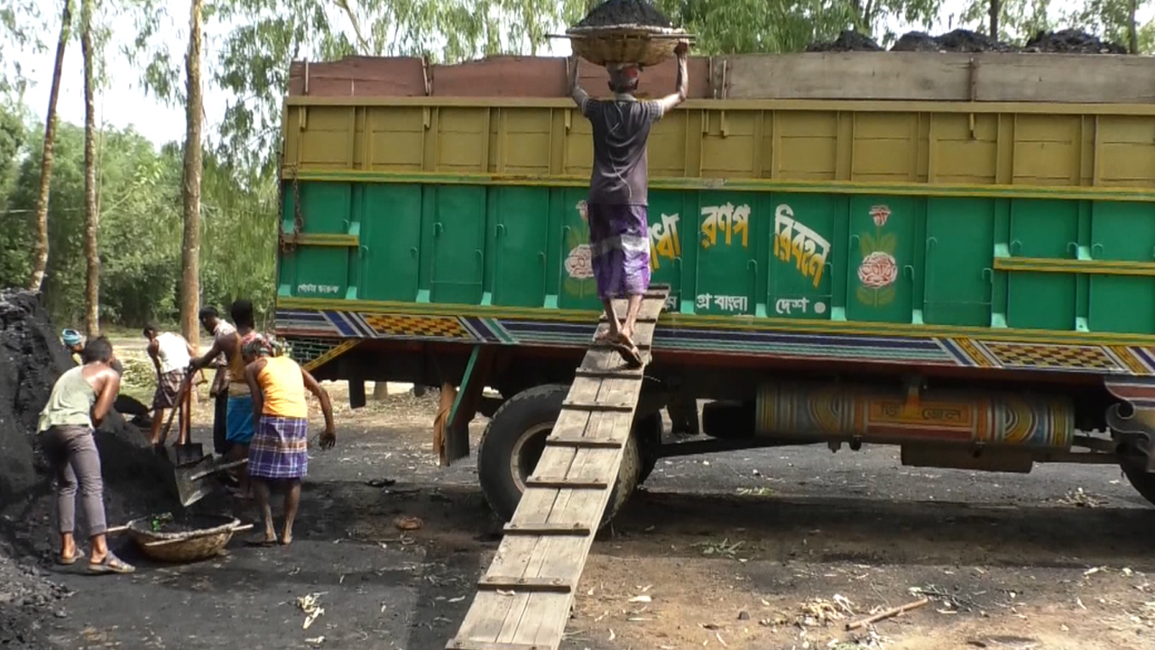 দুই দেশের ব্যবসায়ীদের রুদ্ধদ্বার বৈঠক, ভারতীয় কয়লা আমদানি শুরু