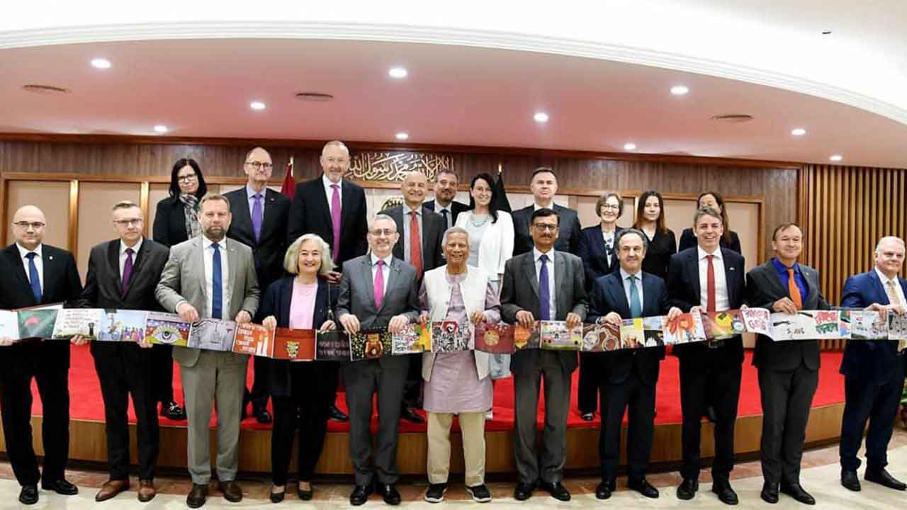 চলছে প্রধান উপদেষ্টার সঙ্গে ইউরোপের ২৮ রাষ্ট্রদূতের বৈঠক