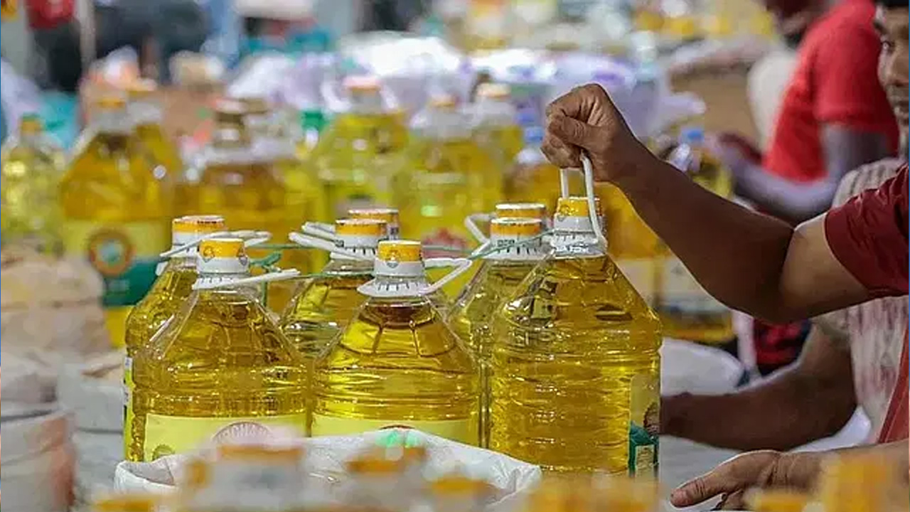 দাম বাড়ার একদিনের মধ্যেই সয়াবিন তেলে বাজার সয়লাব!