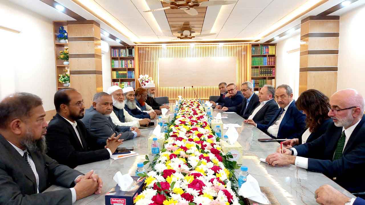 জামায়াত আমিরের সঙ্গে ইন্টারন্যাশনাল জুরিস্ট প্রতিনিধিদলের সাক্ষাৎ