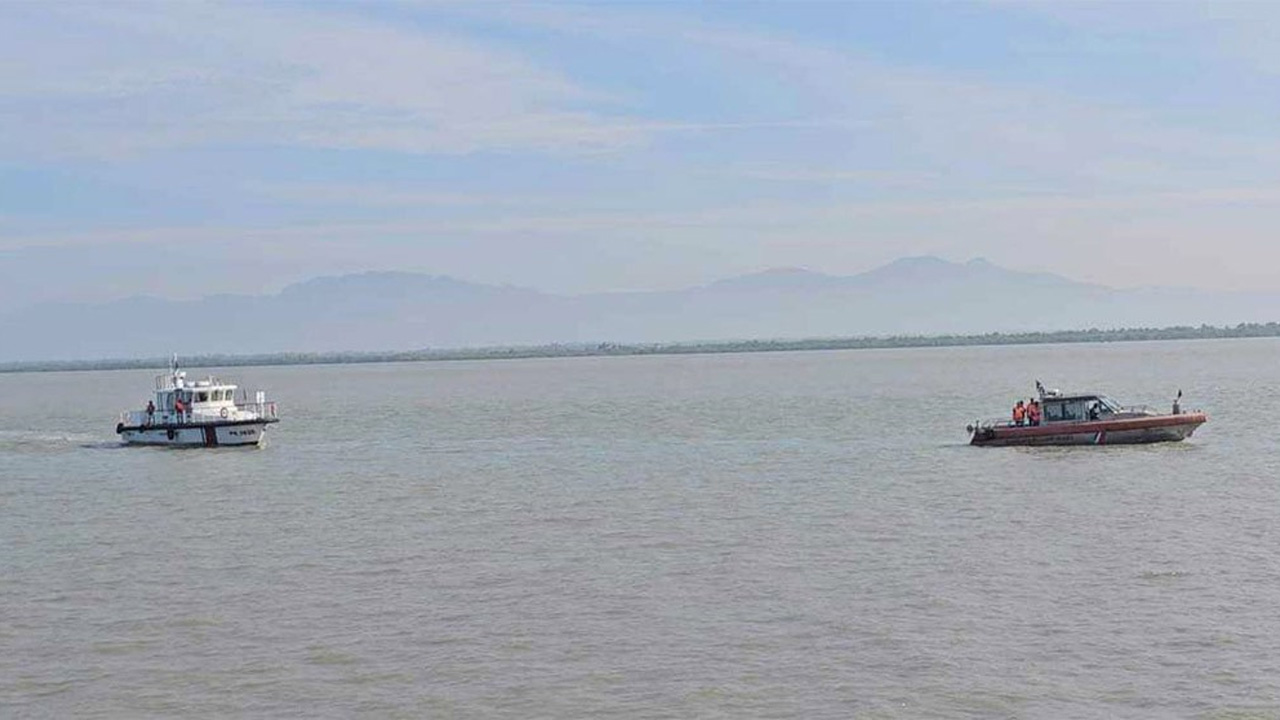 টেকনাফ-সেন্টমার্টিন নৌপথে ট্রলার চলাচল বন্ধ