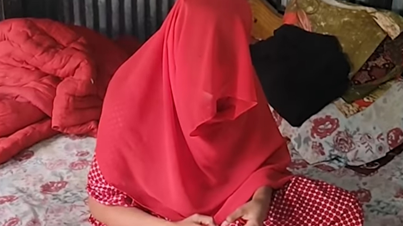 বিয়ের দাবিতে প্রেমিকের বাড়িতে মা-মেয়ে, খালার অনশন&nbsp;