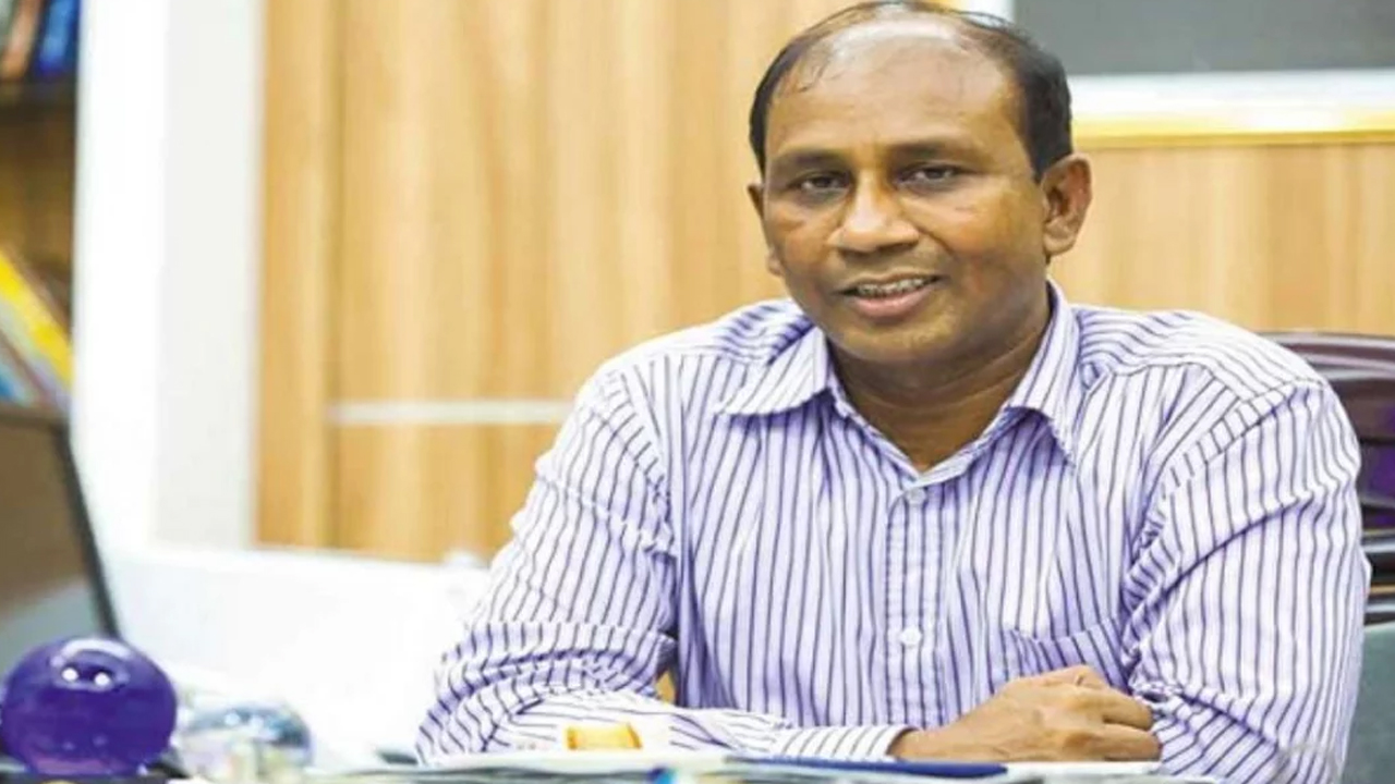 গর্ত থেকে স্ট্যাটাস মেরেছে মনিরুল