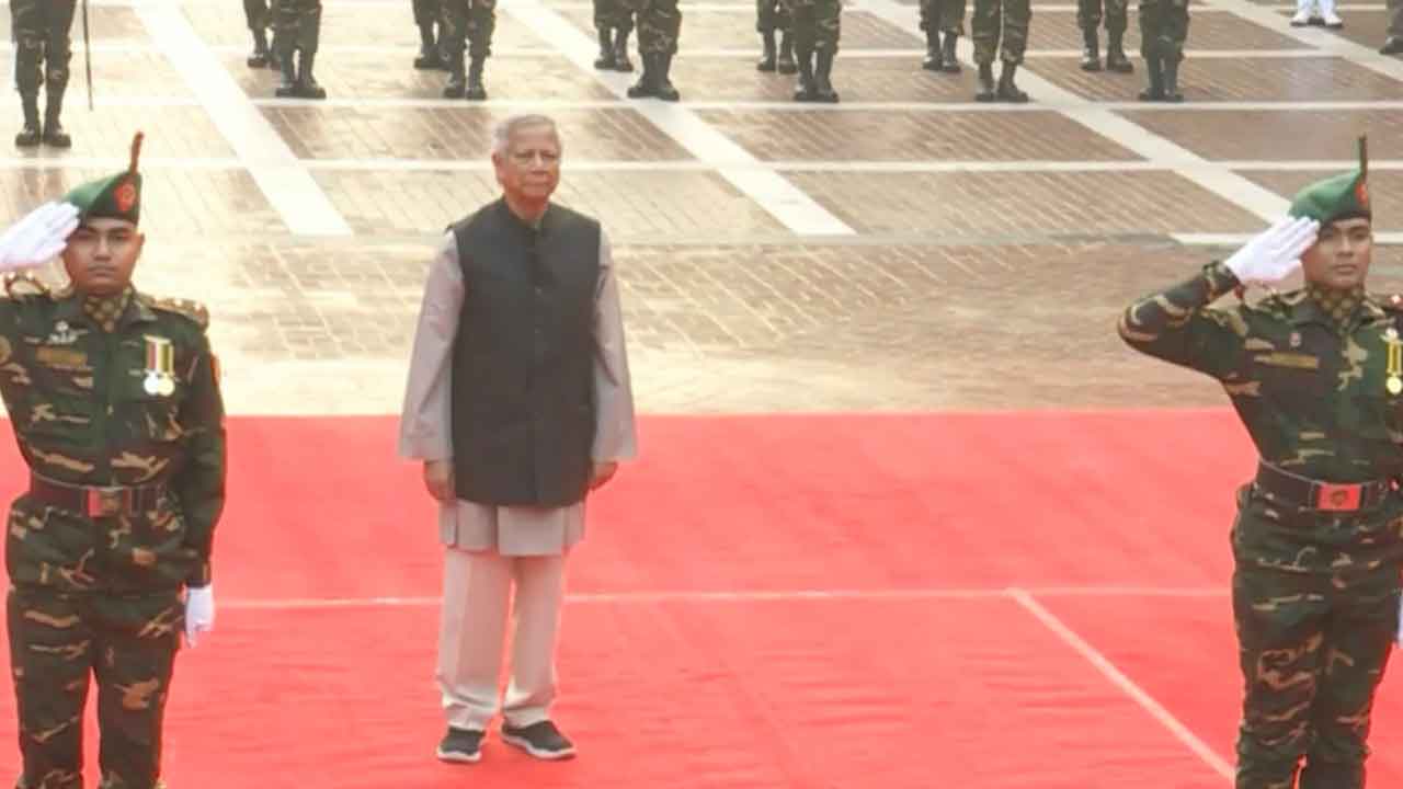 বুদ্ধিজীবী স্মৃতিসৌধে রাষ্ট্রপতি-প্রধান উপদেষ্টার শ্রদ্ধা