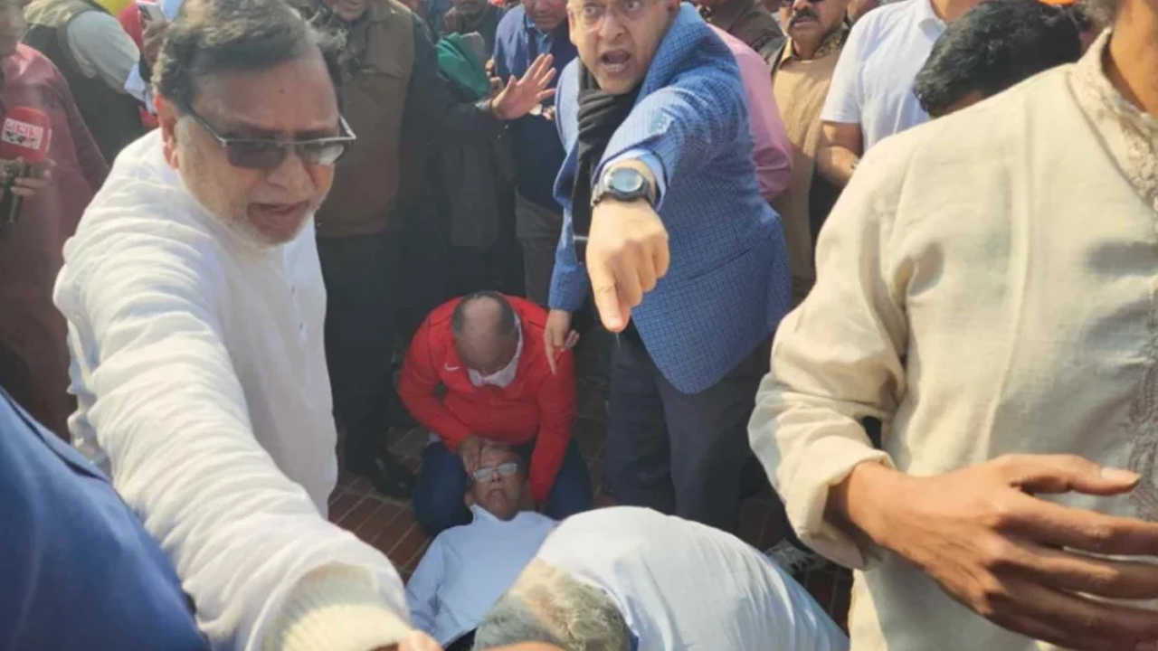 স্মৃতিসৌধে অসুস্থ হয়ে লুটিয়ে পড়লেন মির্জা ফখরুল